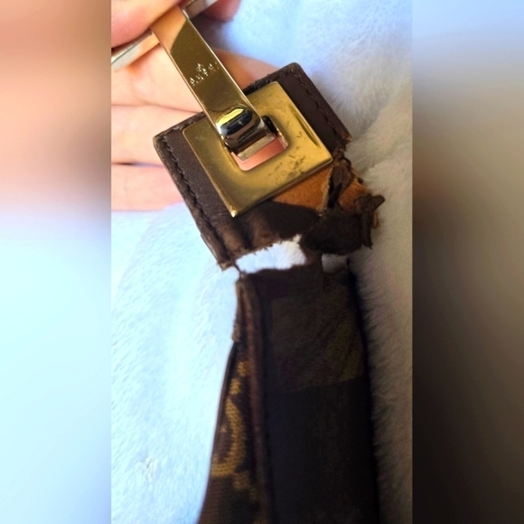 GUCCI Women's Shoulder Bag GG Canvas Brown - Picture 2 of 7